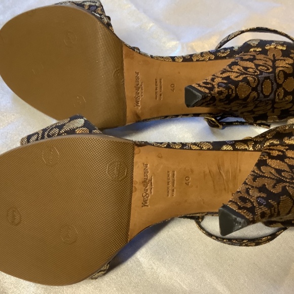 Yves Saint Laurent - Picture 6 of 8